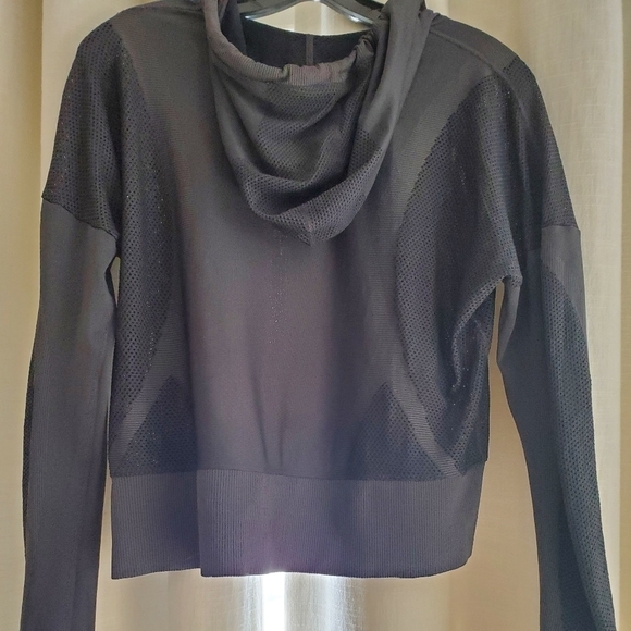 Under Armour cropped mesh - Picture 4 of 4